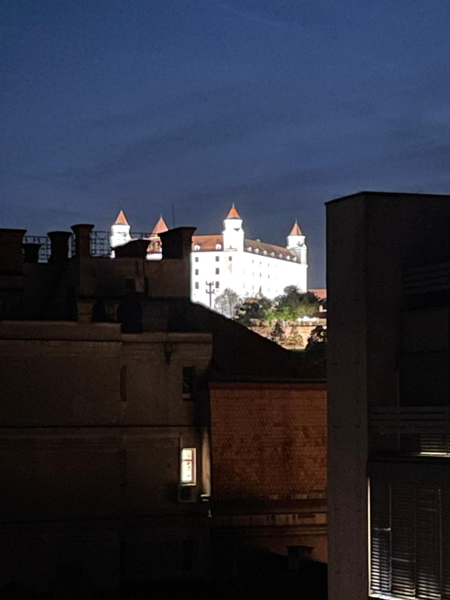 ברטיסלאבה Old Town Apartment Black מראה חיצוני תמונה